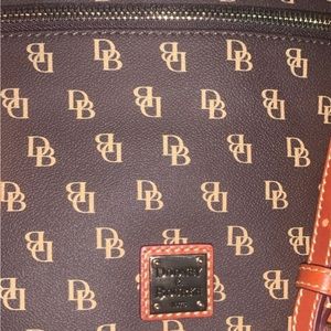 Brand new purse never used, very cute seems to have room